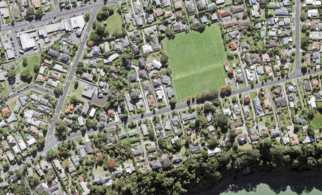 27 Cliff View Drive, Green Bay, Auckland - Carousel 1