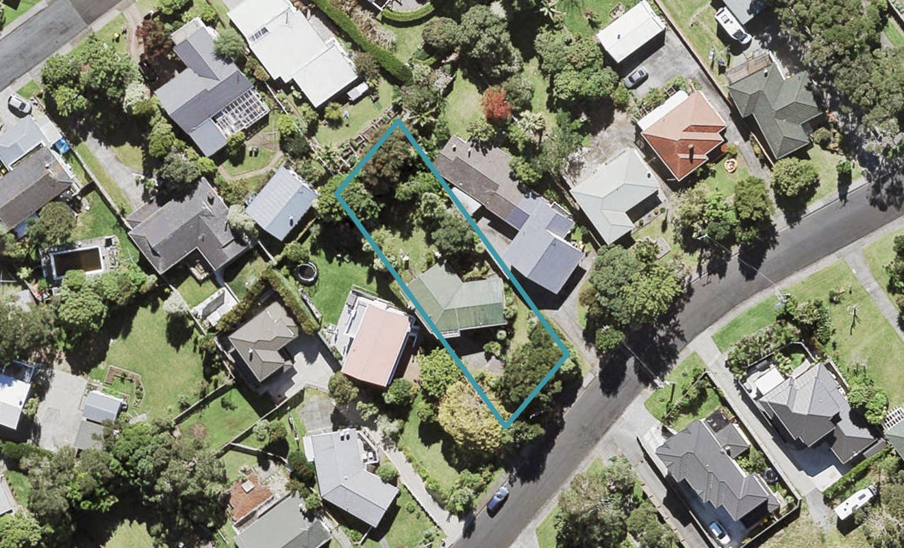 103 Cliff View Drive, Green Bay, Auckland - Carousel 1