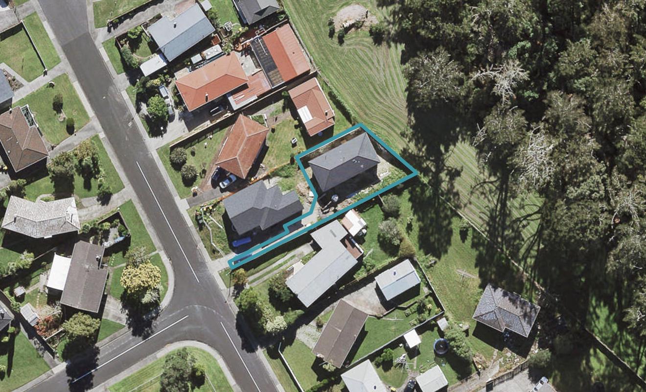 9A Thornlow Street, Glendene, Auckland - Carousel 1