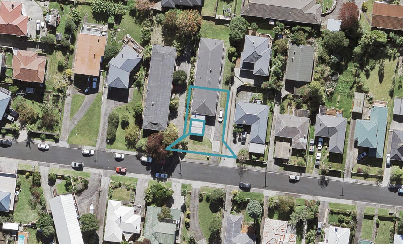 6A Cron Avenue, Te Atatu South, Auckland - Carousel 1