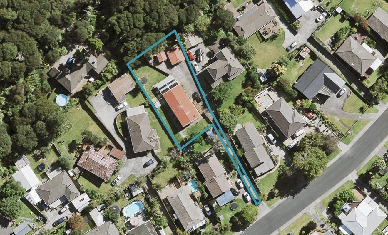 25 Staincross Street, Green Bay, Auckland - Carousel 1