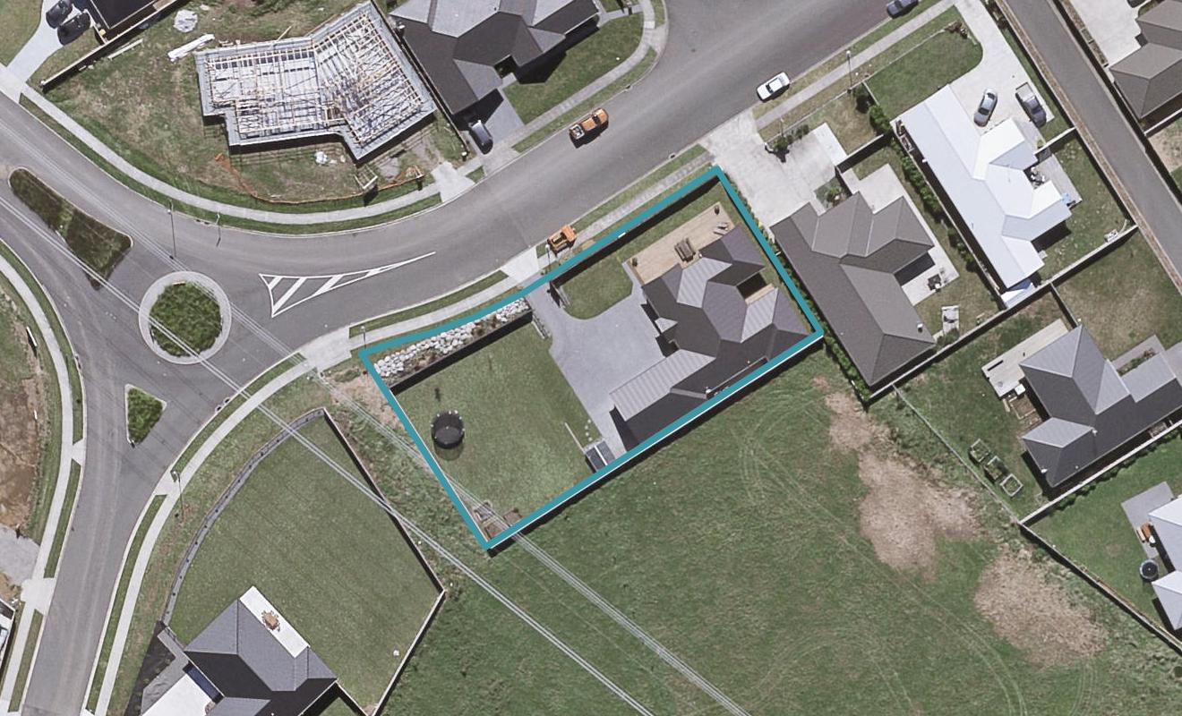 9 Honeyfield Drive, Whalers Gate, New Plymouth - Carousel 1