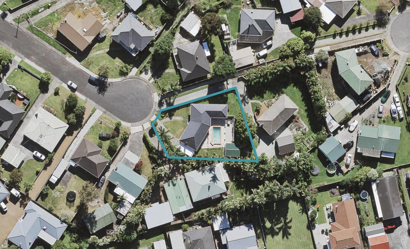 28 Mackenzie Street, Te Atatu South, Auckland - Carousel 1