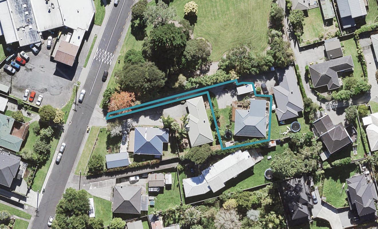6A Vardon Road, Green Bay, Auckland - Carousel 1