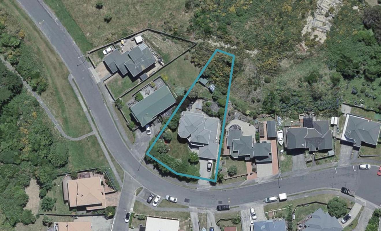 19 Domanski Crescent, Owhiro Bay, Wellington - Carousel 1