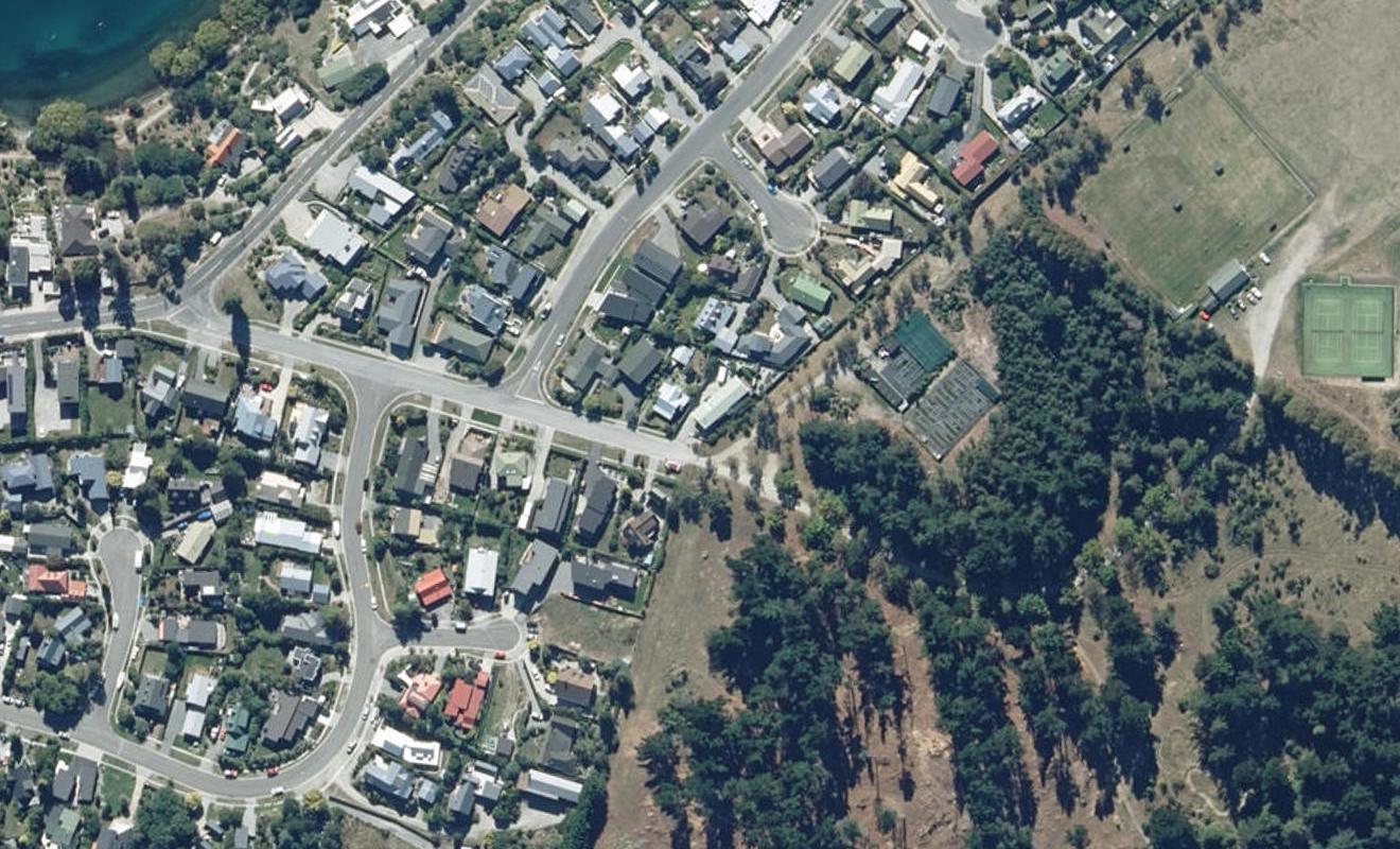 22 Poplar Drive, Kelvin Heights, Queenstown - Carousel 1