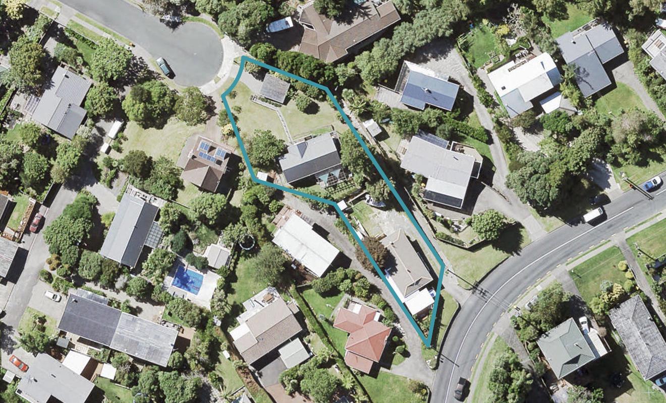 61 Arran Rd, Browns Bay, Auckland - Carousel 1
