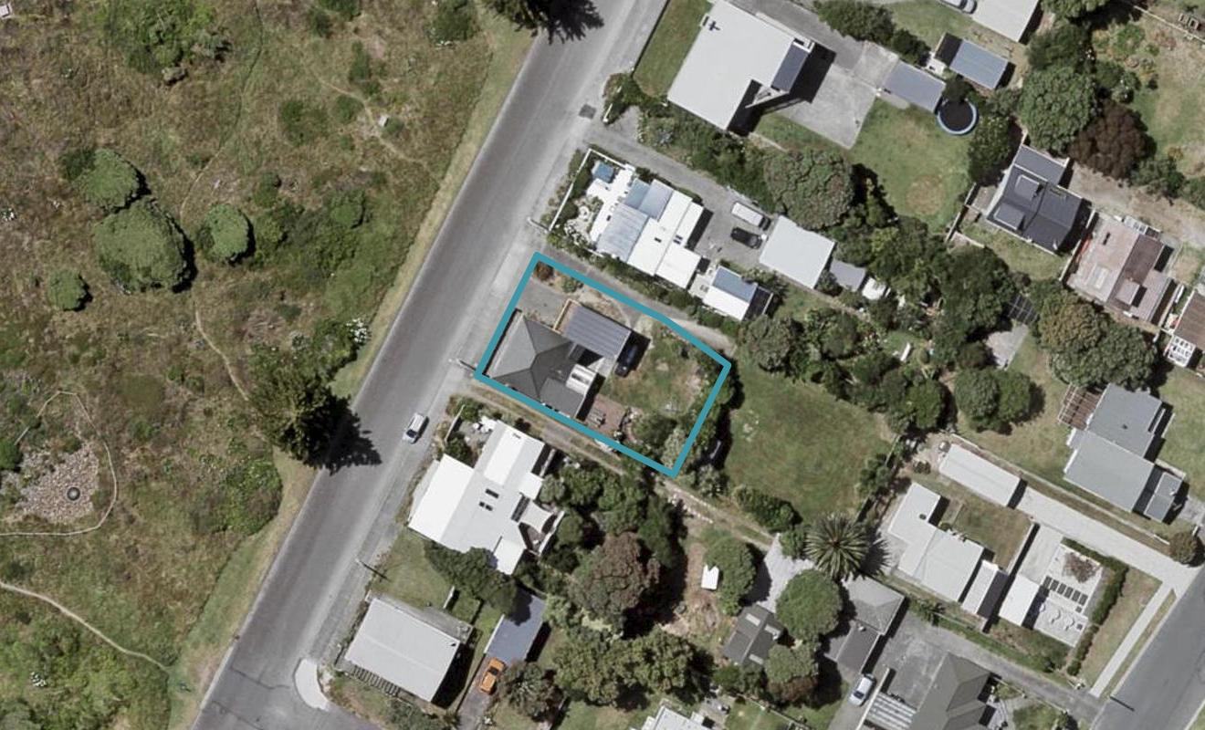 18 Marine Parade, Otaki Beach, Otaki - Carousel 1