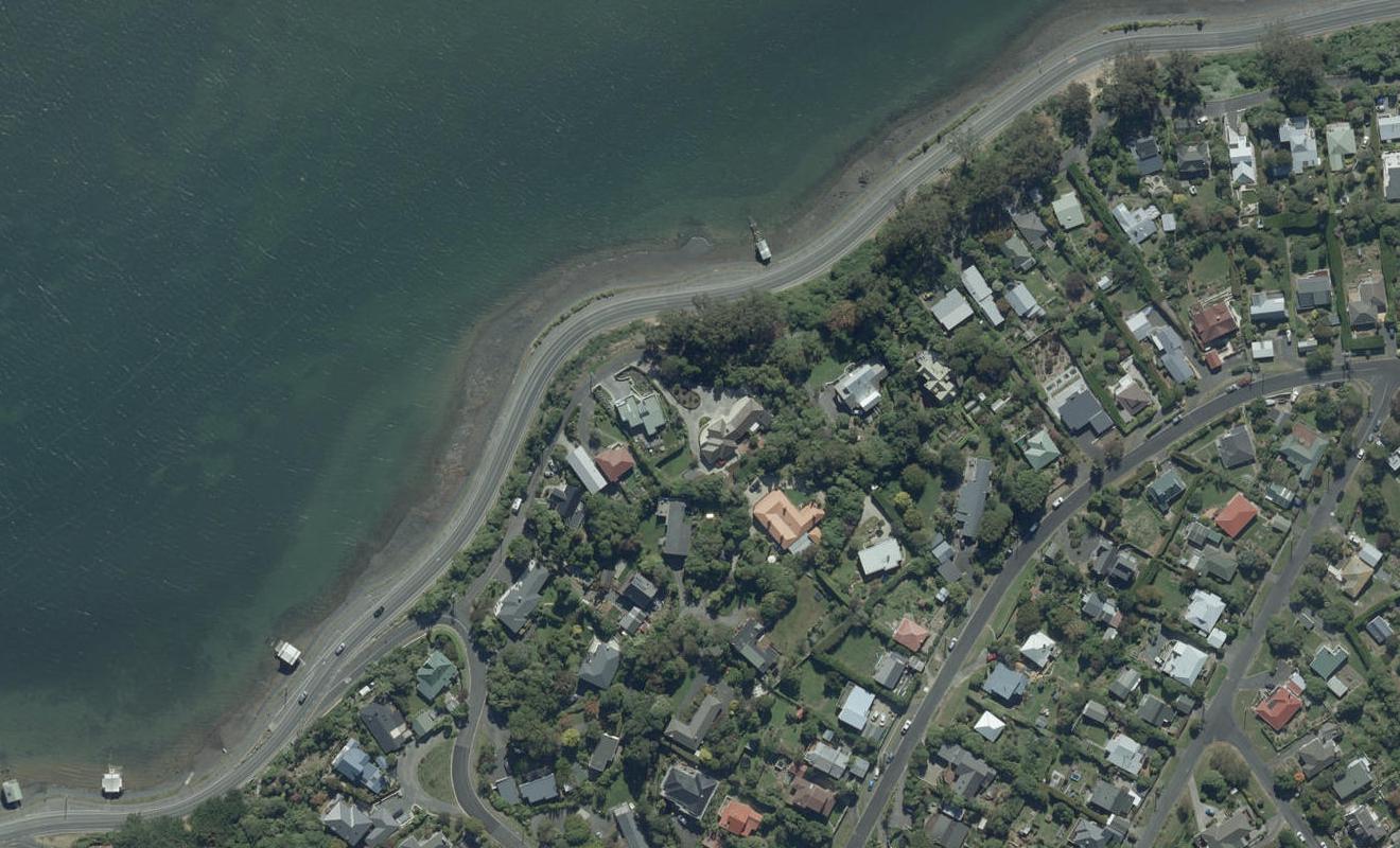 19 Marine Parade, Macandrew Bay, Dunedin - Carousel 1