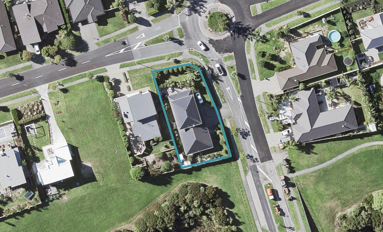 2 Columbia Crescent, Beachlands, Auckland - Carousel 1