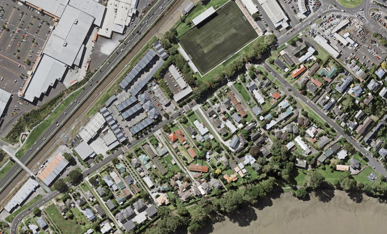 42 Ireland Road, Mount Wellington, Auckland - Carousel 1