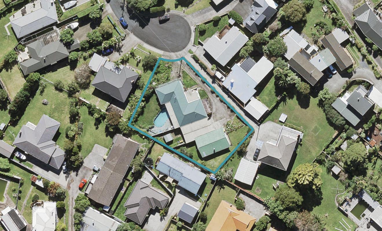 11 Harding Avenue, Te Atatu South, Auckland - Carousel 1