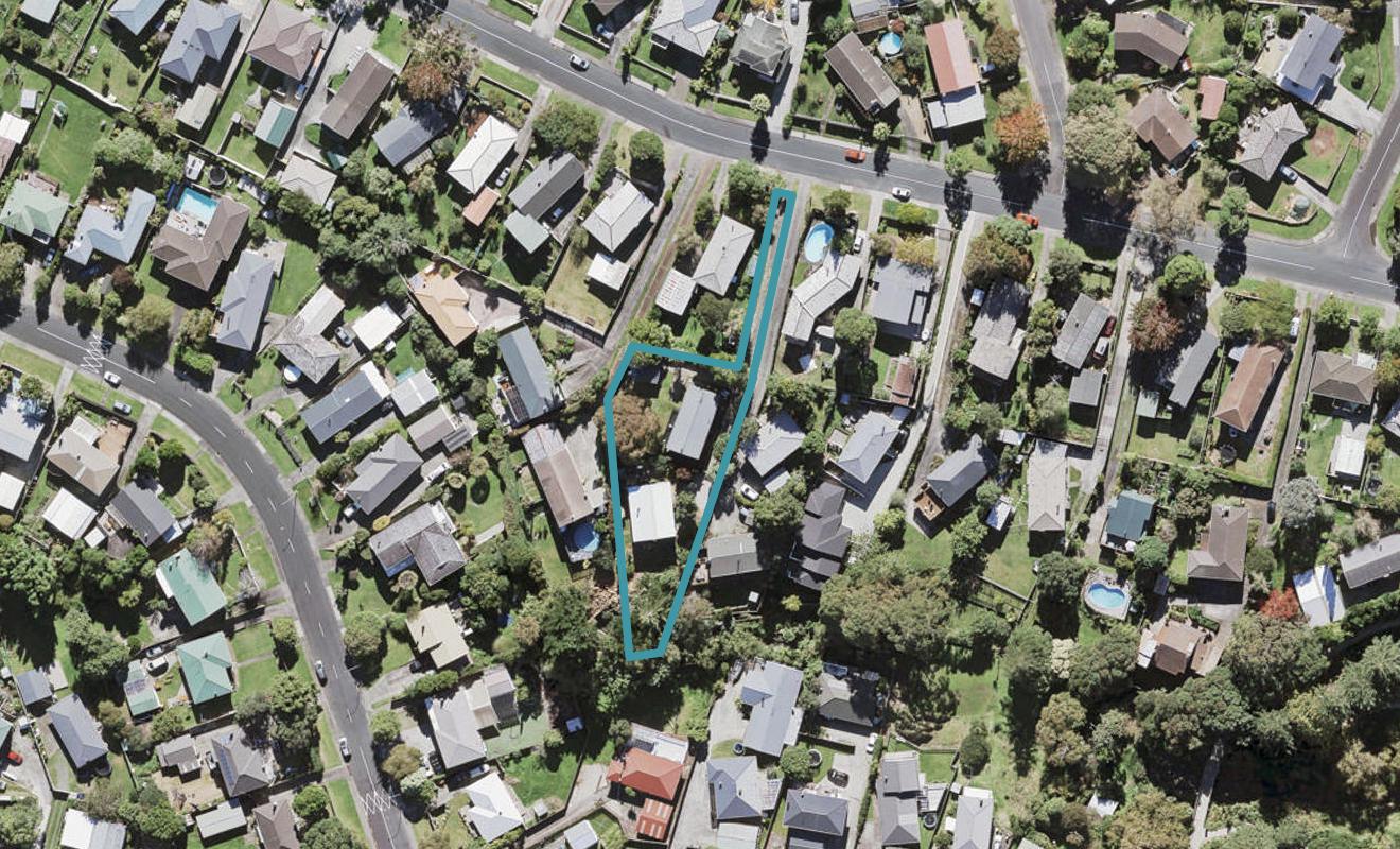1/82 Lantana Road, Green Bay, Auckland - Carousel 1