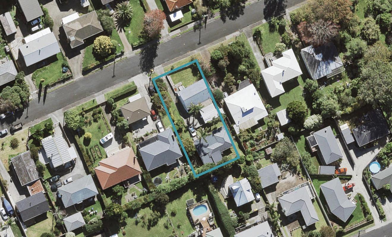 2/12 Sherwood Avenue, Te Atatu South, Auckland - Carousel 1