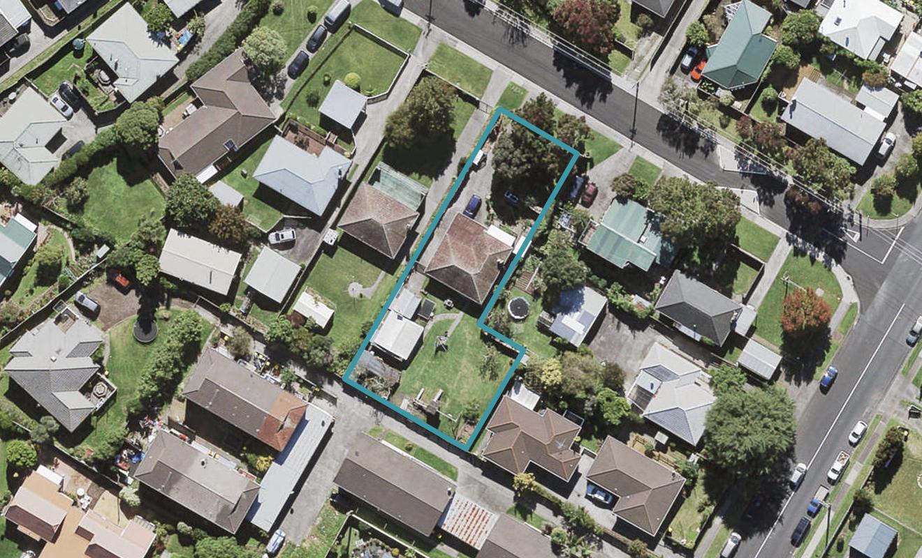 2 Duncan Avenue, Te Atatu South, Auckland - Carousel 1