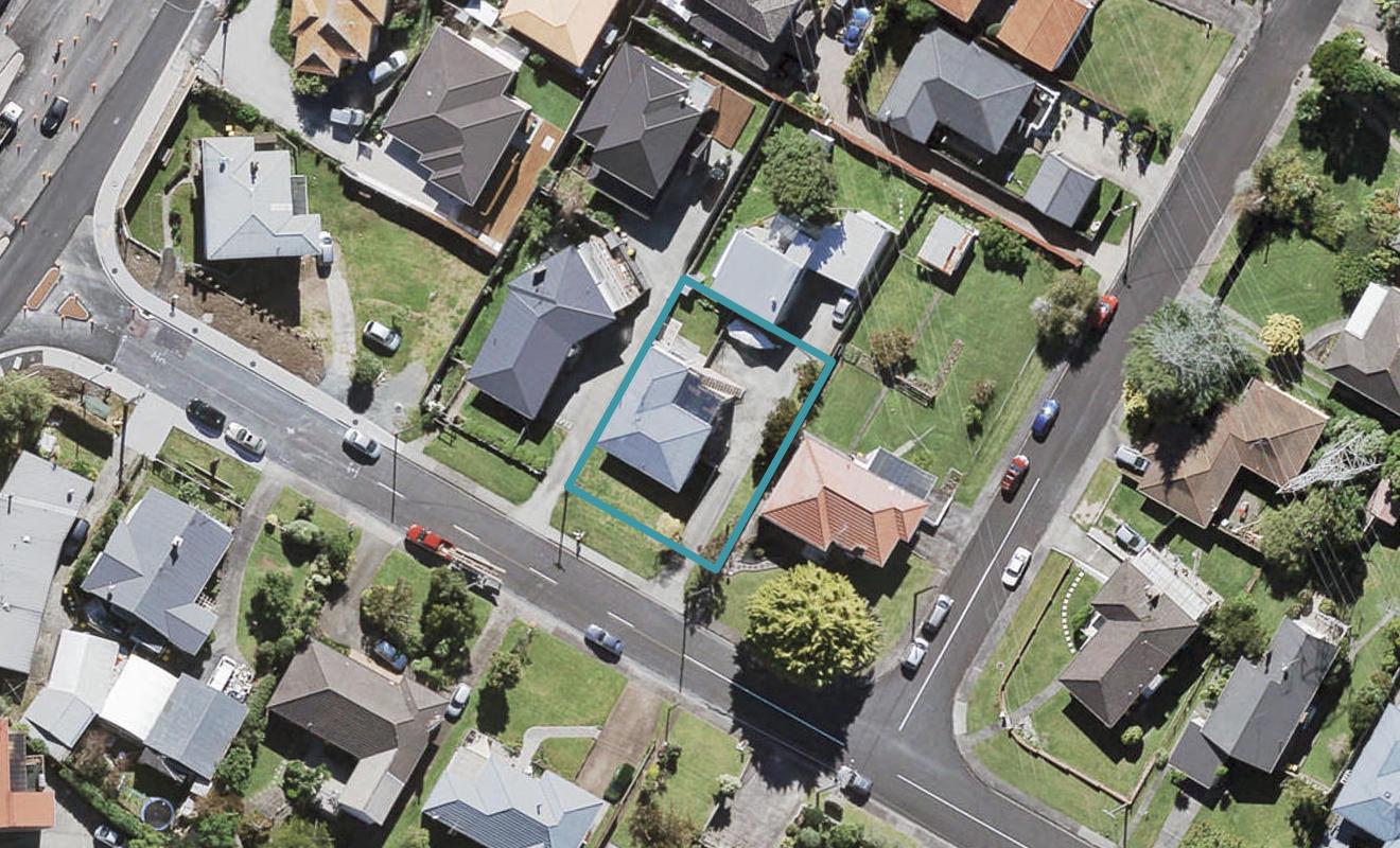 4 Lyndhurst Road, Te Atatu South, Auckland - Carousel 1