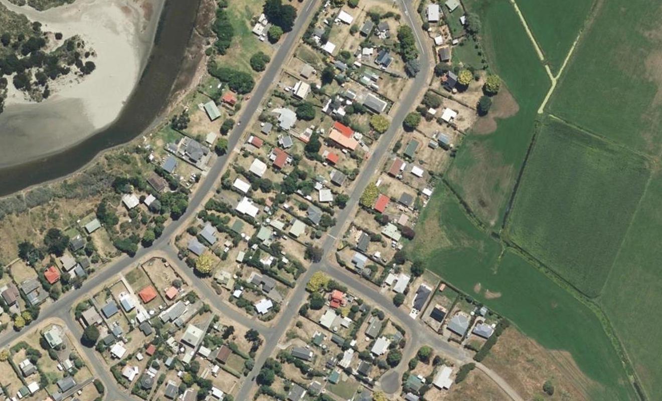 17 Sarah Street, Waikawa Beach, Manakau - Carousel 1