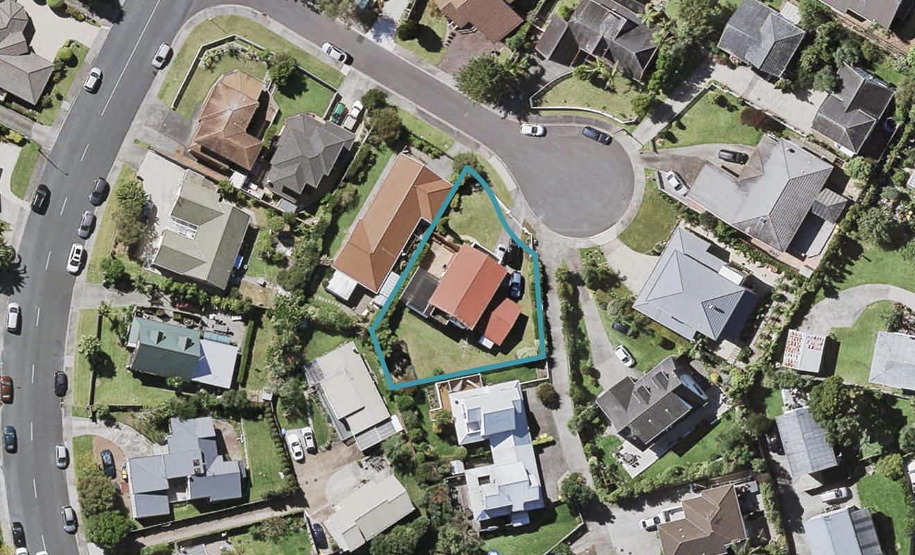 5 Delisle Place, Windsor Park, Auckland - Carousel 1
