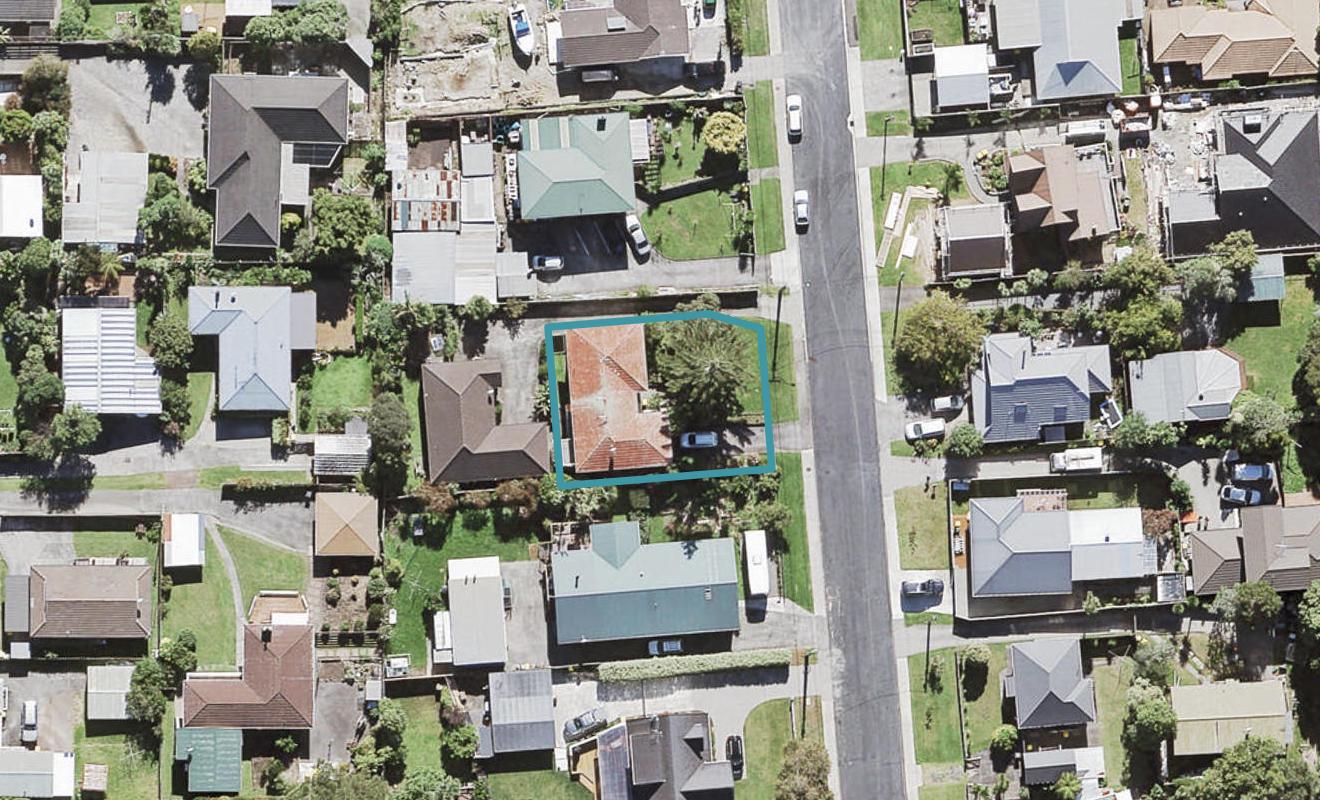 9 Cleve Road, Green Bay, Auckland - Carousel 1