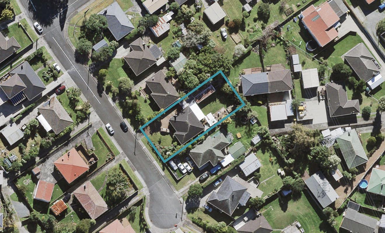 14 Cornwall Street, Te Atatu South, Auckland - Carousel 1