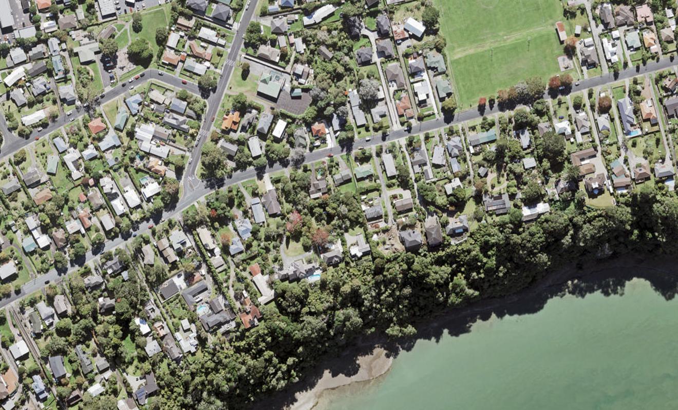78 Cliff View Drive, Green Bay, Auckland - Carousel 1