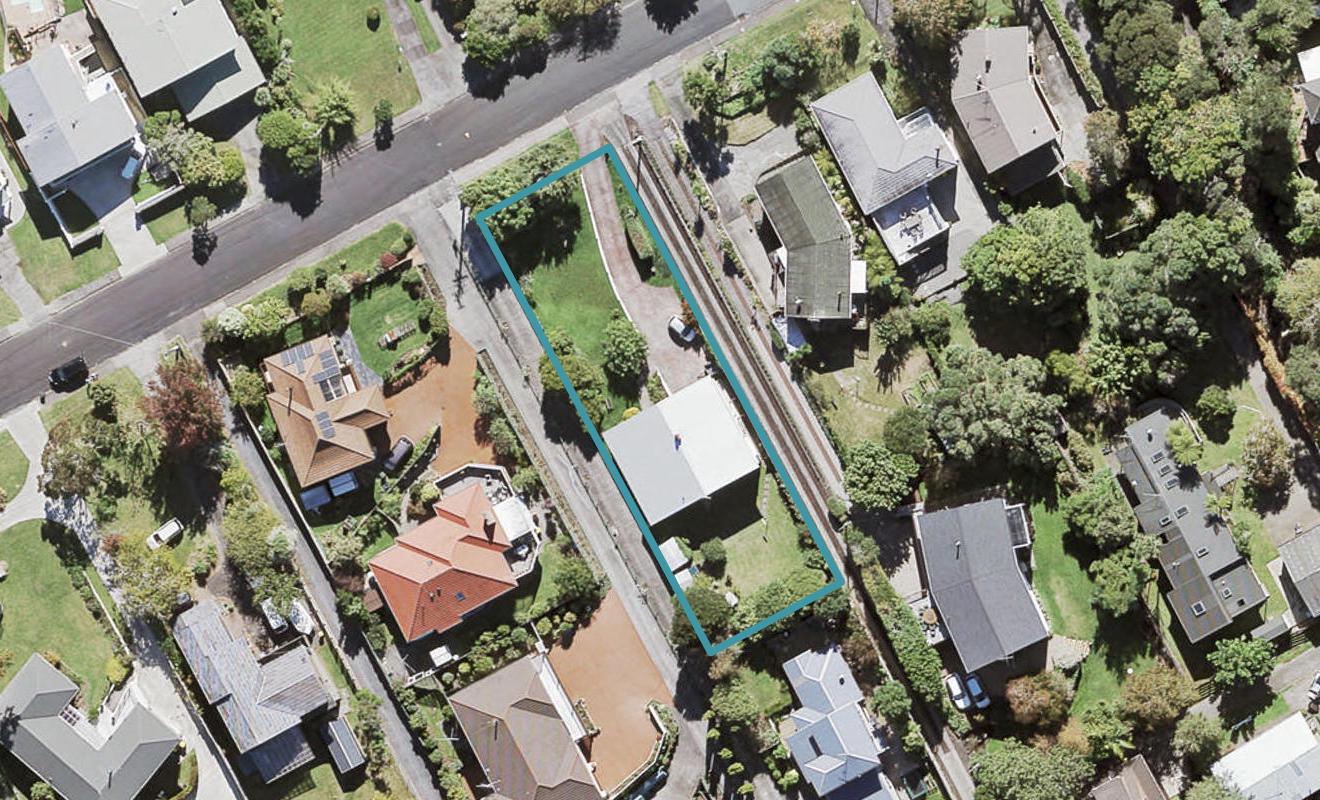 144 Cliff View Drive, Green Bay, Auckland - Carousel 1