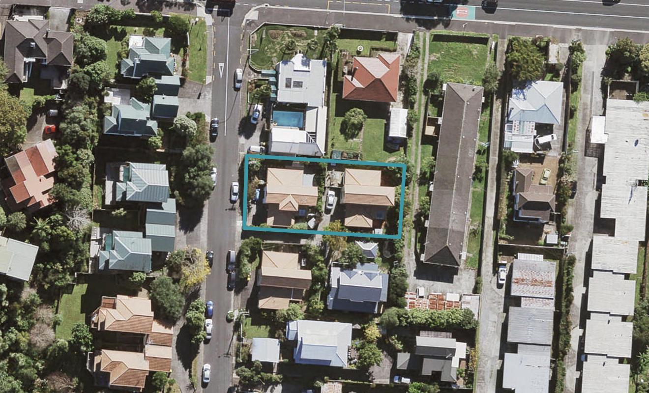 1/2 Valley Road, Northcote, Auckland - Carousel 1
