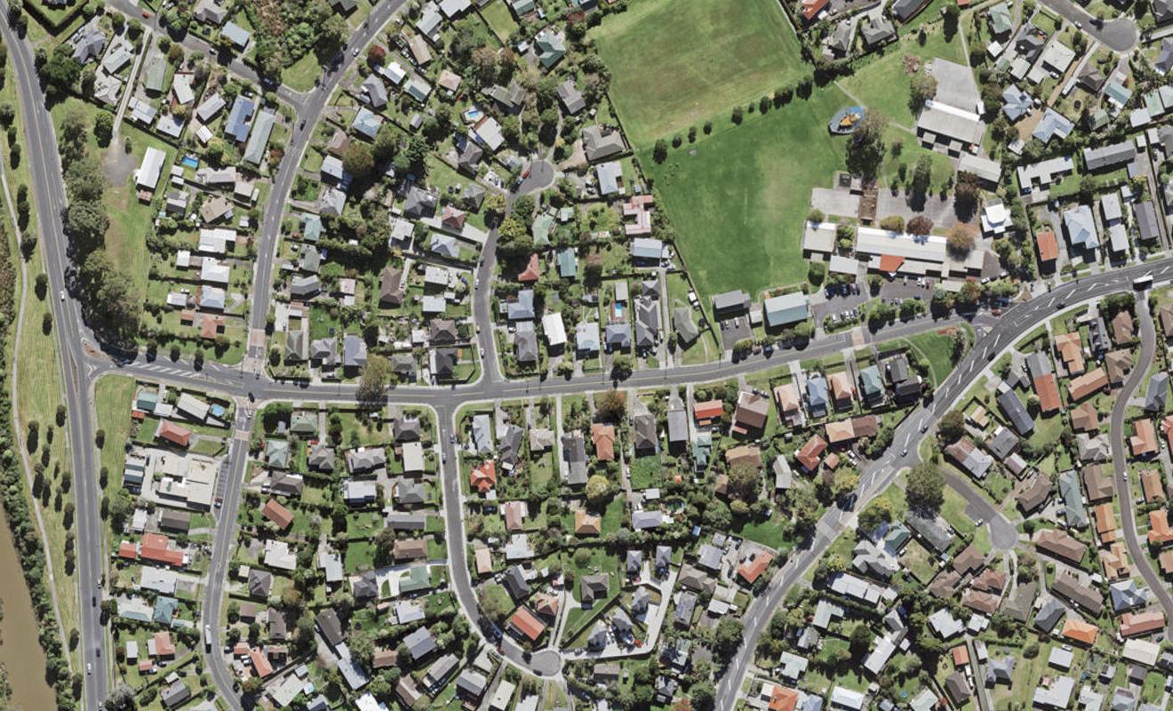 39 School Road, Te Atatu South, Auckland - Carousel 1