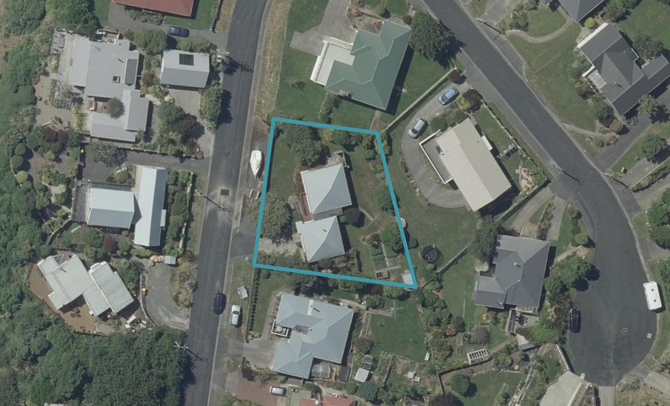 17 Bayne Terrace, Macandrew Bay, Dunedin - Carousel 1