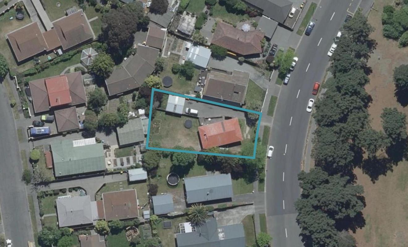 207 Queenspark Drive, Parklands, Christchurch - Carousel 1