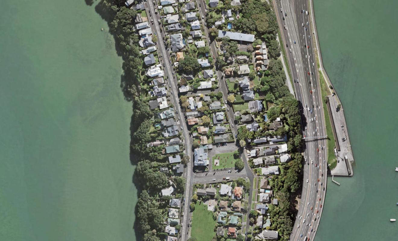 2/43 Queen Street, Northcote Point, Auckland - Carousel 1