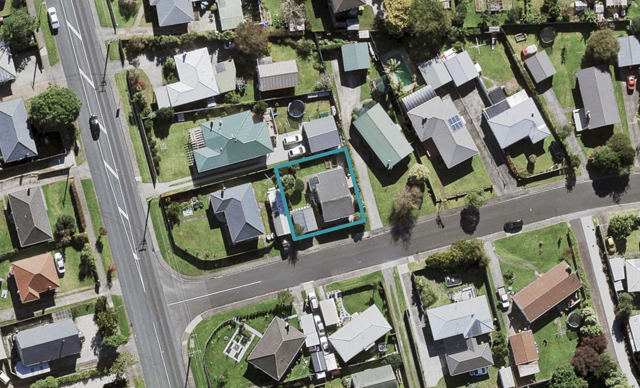 1A Brennan Avenue, Te Atatu Peninsula, Auckland - Carousel 1