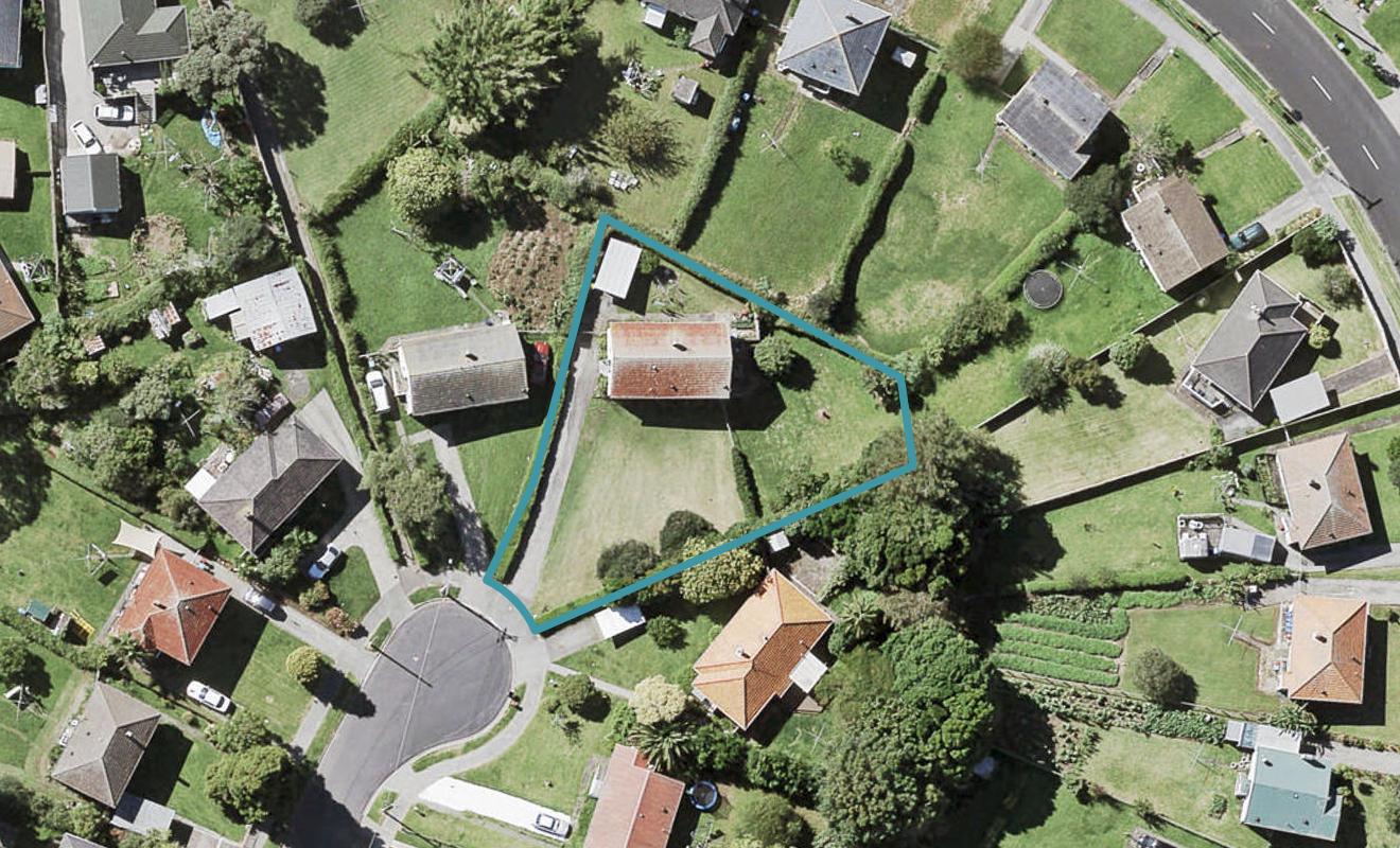 15 Lyndale Place, Glen Innes, Auckland - Carousel 1