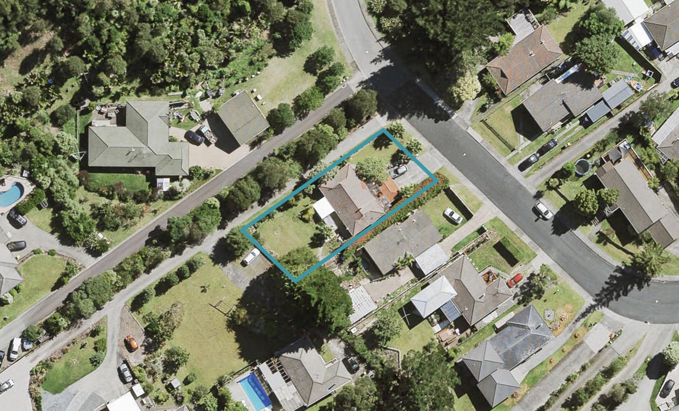 48 Staincross Street, Green Bay, Auckland - Carousel 1