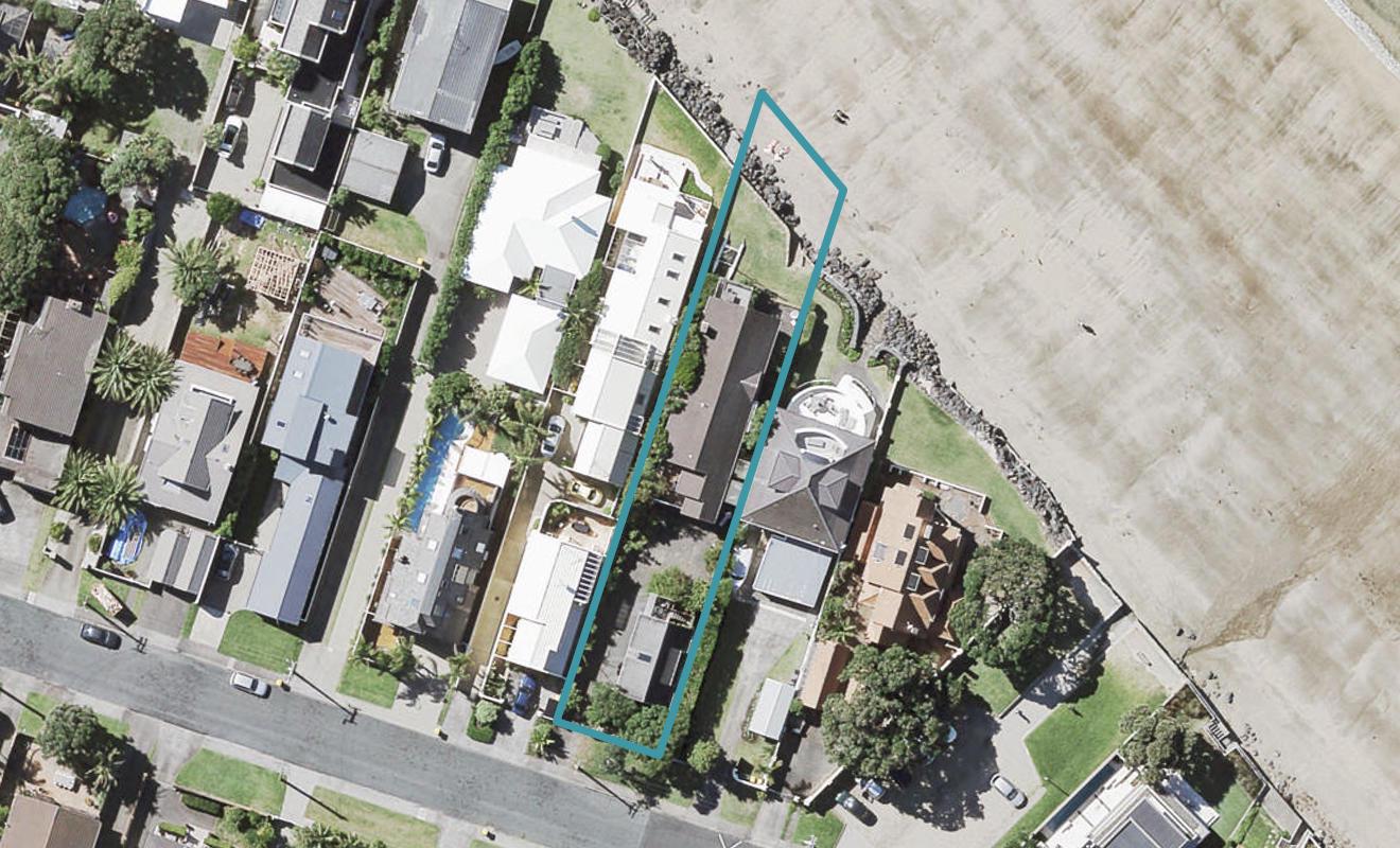 11 Holiday Road, Milford, Auckland - Carousel 1