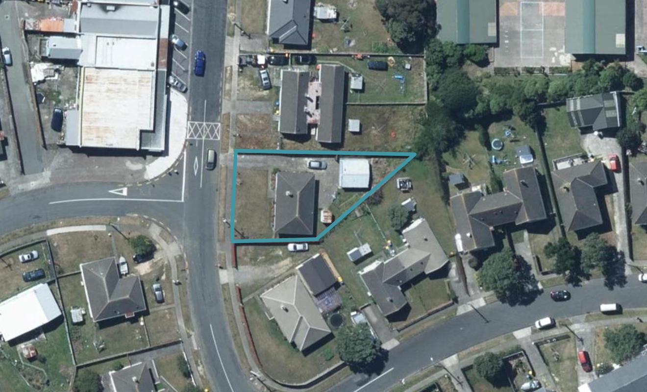 12 Fantame Street, Cannons Creek, Porirua - Carousel 1