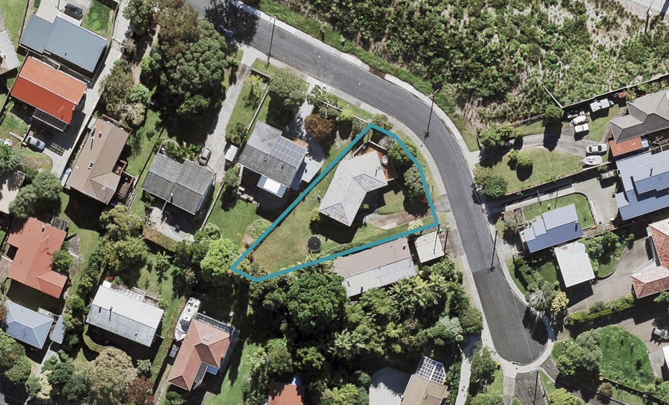 21 Alwyn Avenue, Te Atatu South, Auckland - Carousel 1