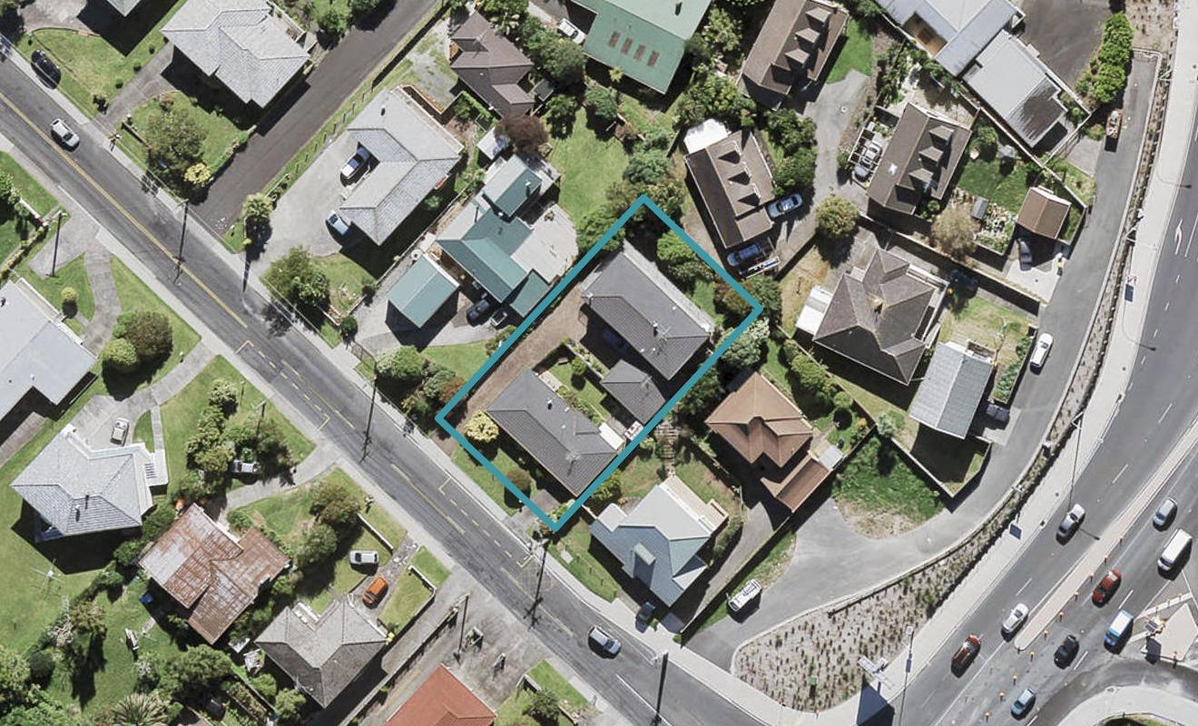 1/90 Royal View Road, Te Atatu South, Auckland - Carousel 1