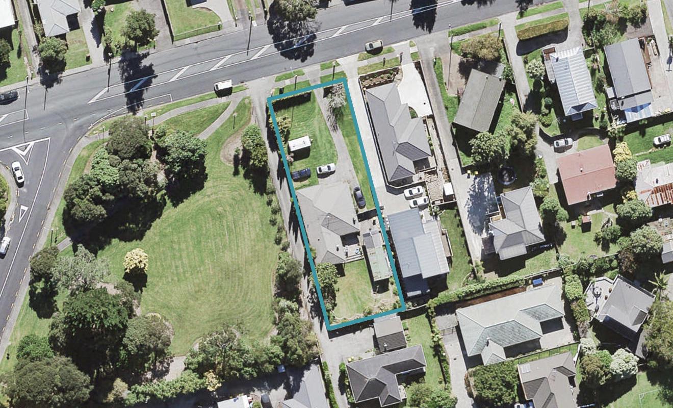 50 Godley Road, Green Bay, Auckland - Carousel 1
