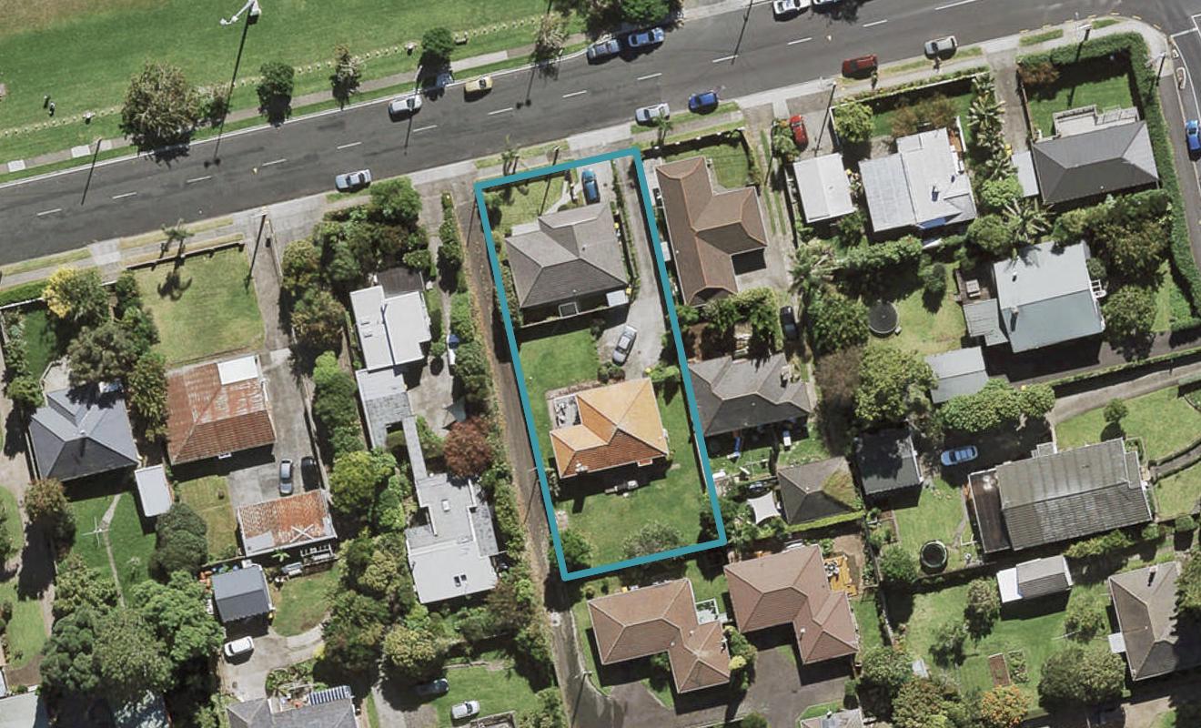5 McIntyre Road, Mangere Bridge, Manukau - Carousel 1