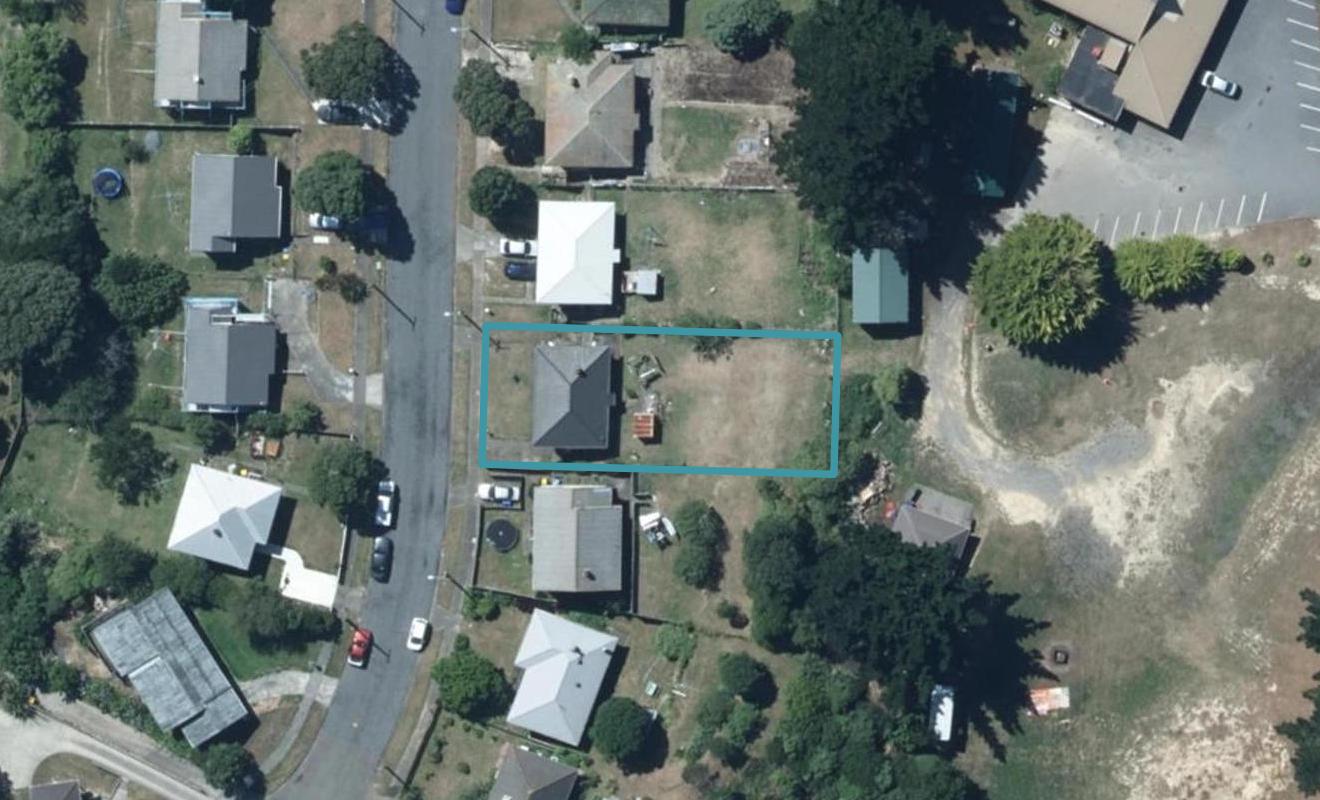 21 Northumberland Street, Cannons Creek, Porirua - Carousel 1