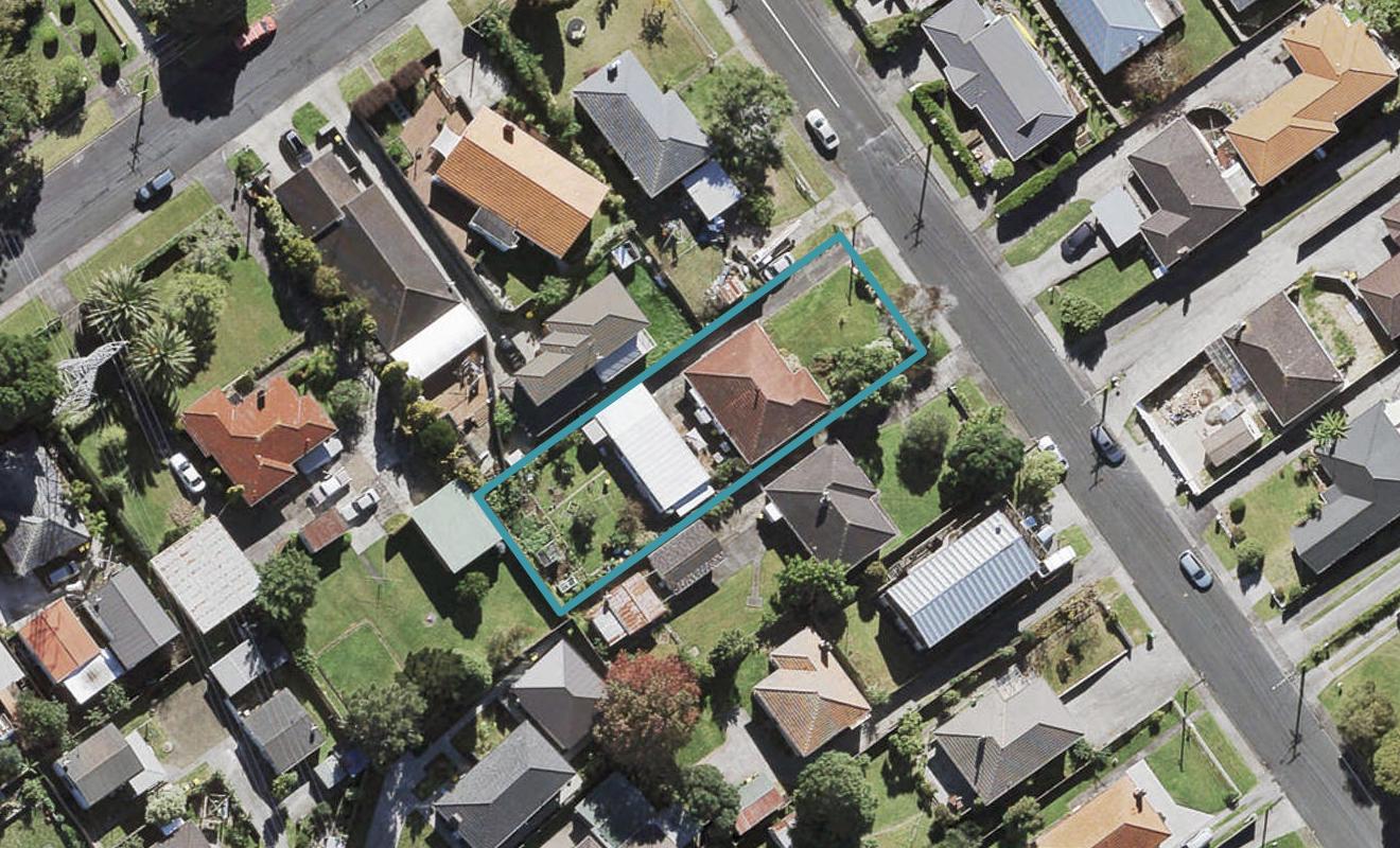 3 Ayrton Street, Te Atatu South, Auckland - Carousel 1