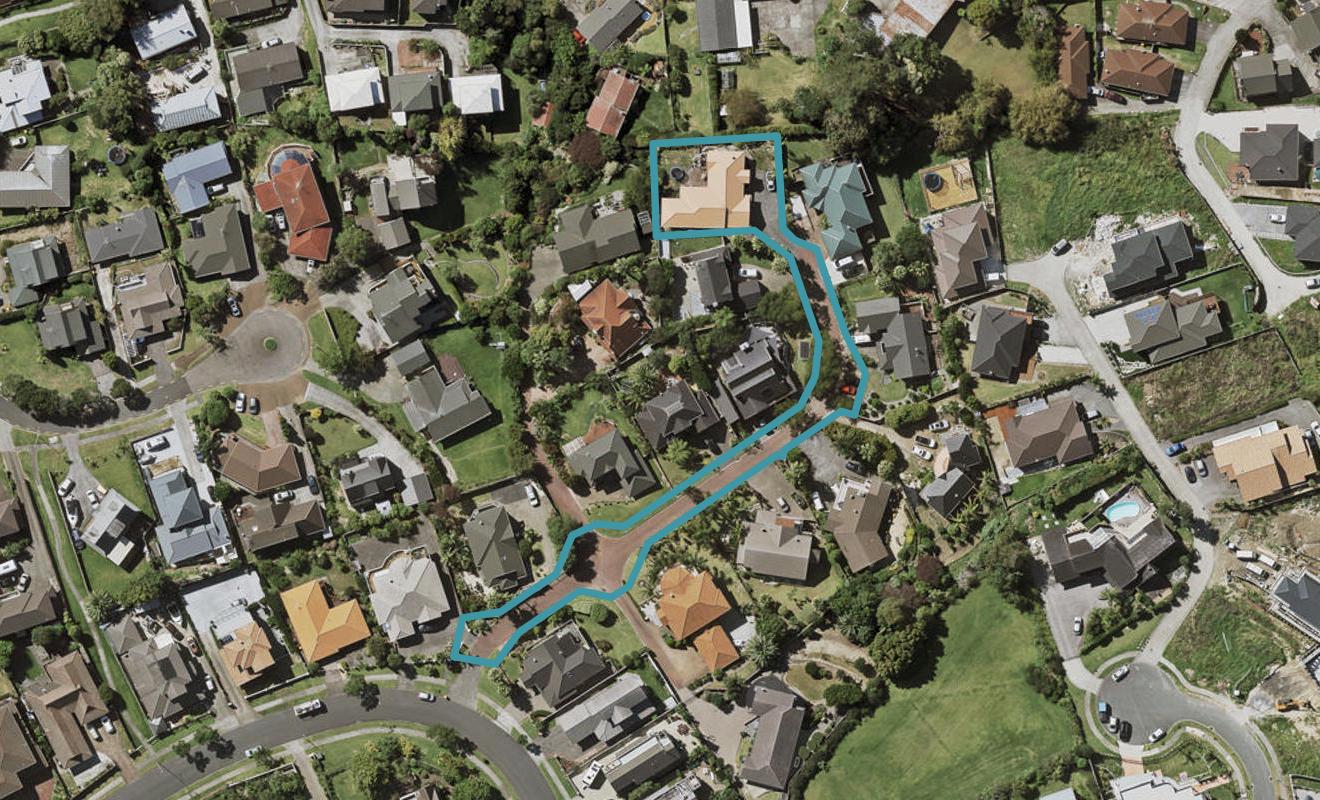 16 San Martin Place, Goodwood Heights, Auckland - Carousel 1