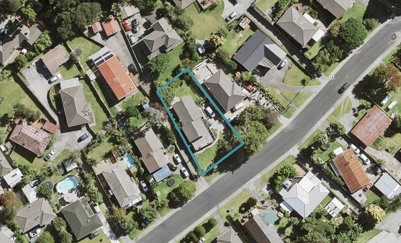 21 Staincross Street, Green Bay, Auckland - Carousel 1