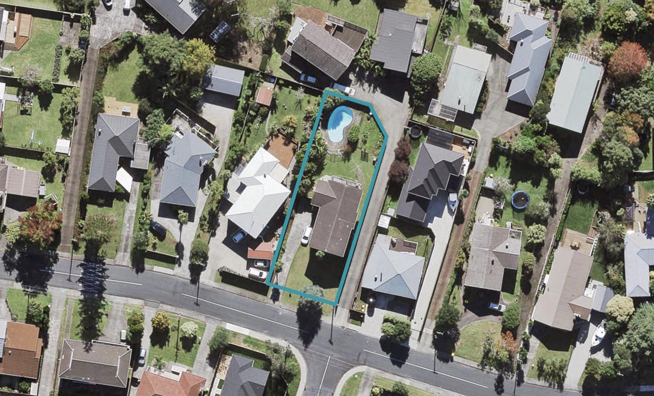 10 Divich Avenue, Te Atatu South, Auckland - Carousel 1