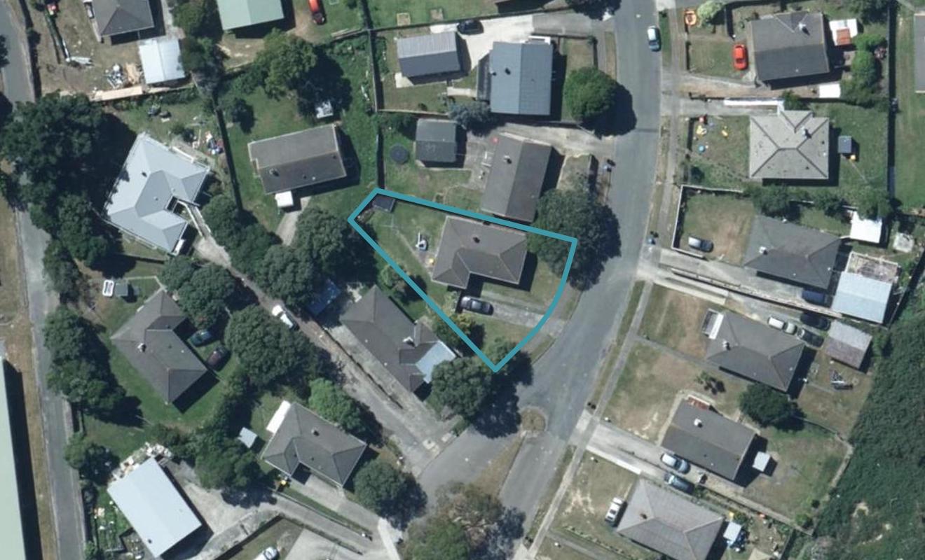 12 Surprise Place, Cannons Creek, Porirua - Carousel 1