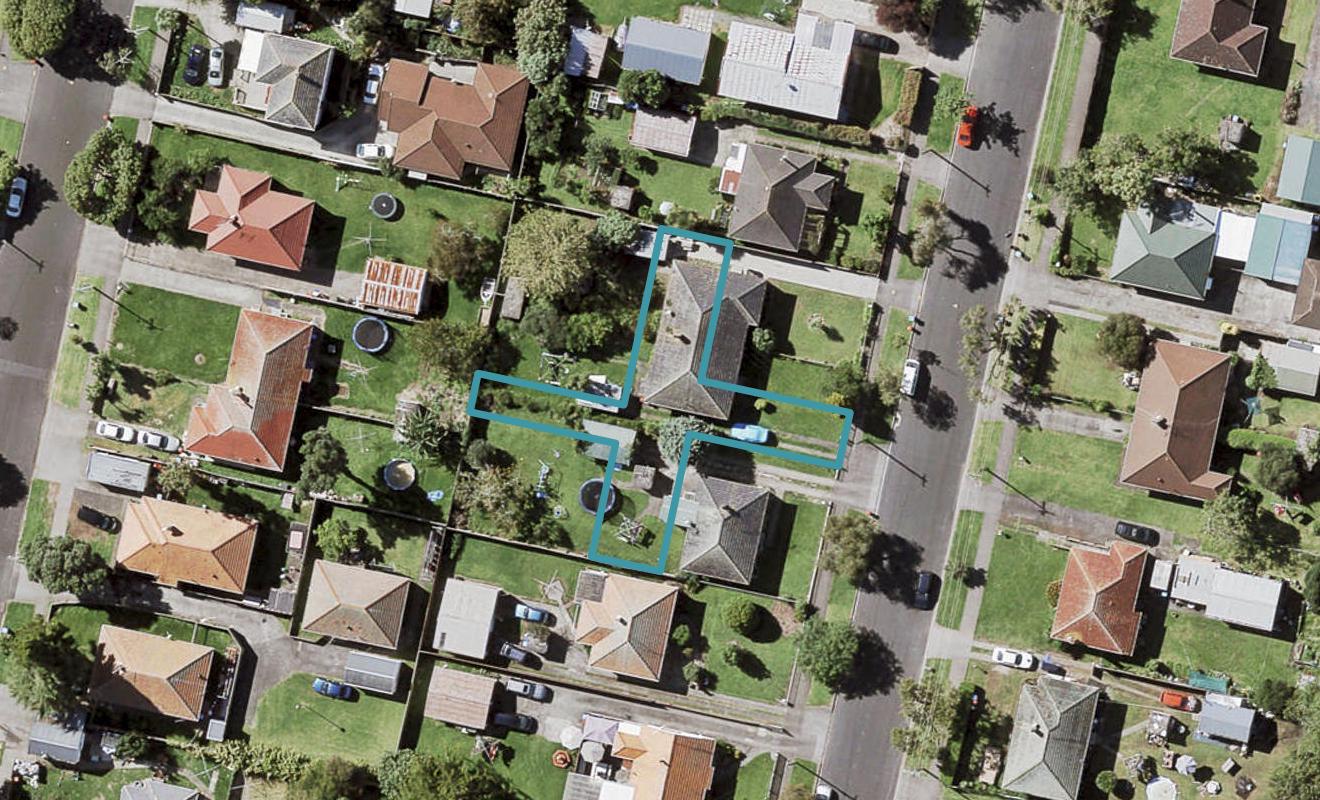 5 Tokomaha Lane, Point England, Auckland - Carousel 1