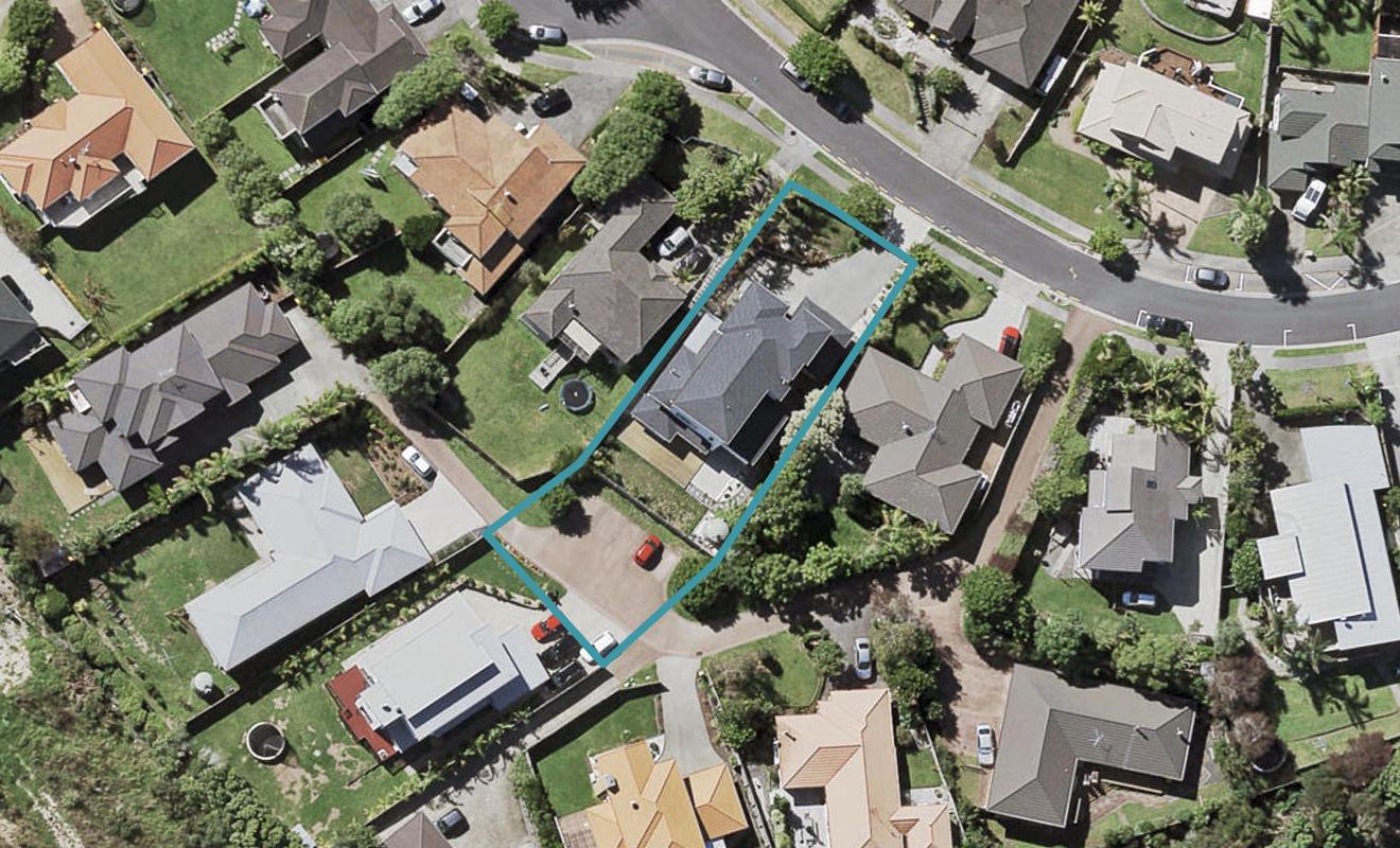18 Baulcomb Parade, Windsor Park, Auckland - Carousel 1