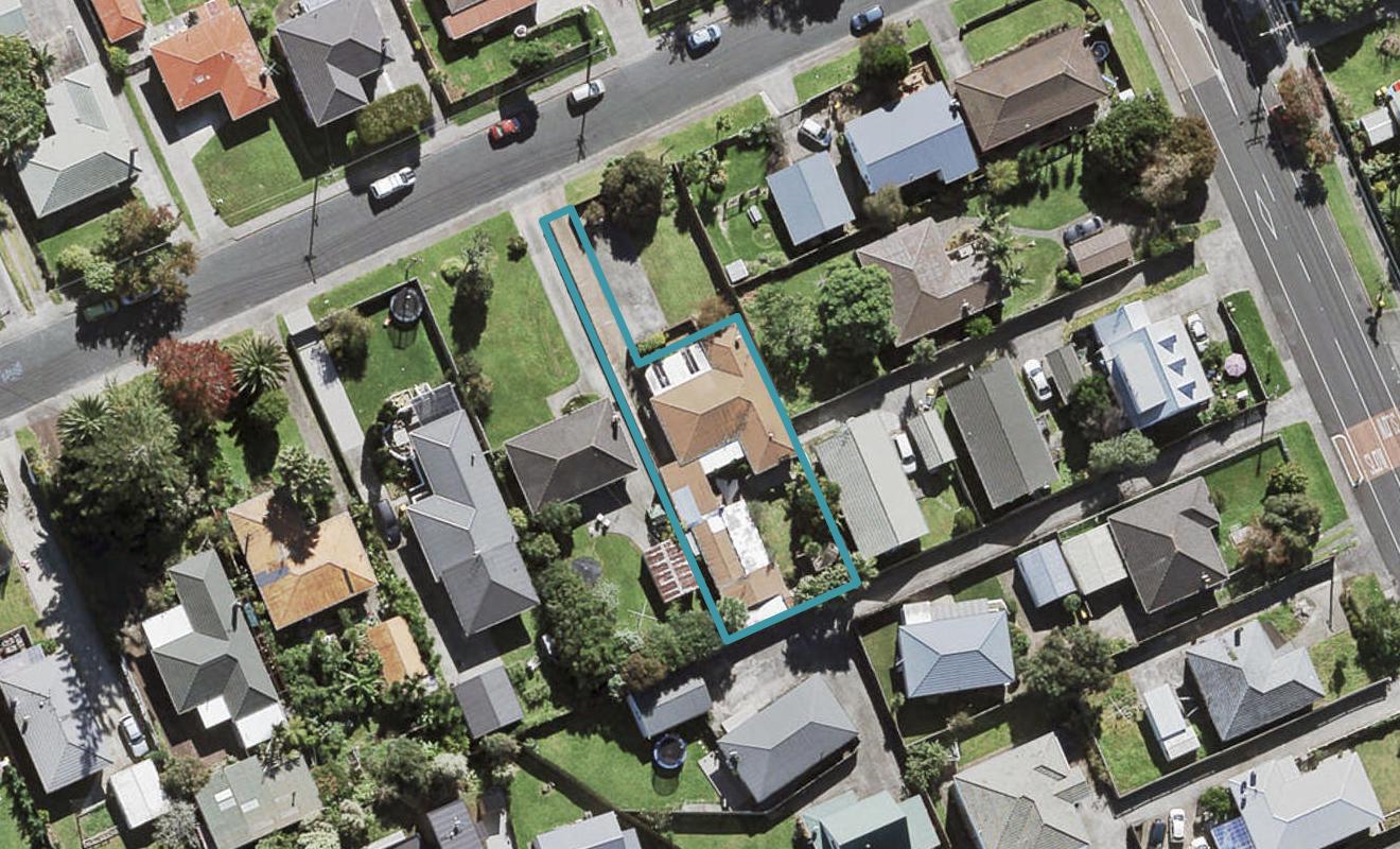 2A Amberley Avenue, Te Atatu South, Auckland - Carousel 1