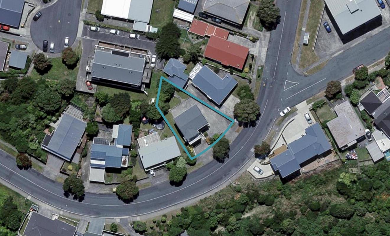 15 Akaroa Drive, Maupuia, Wellington - Carousel 1